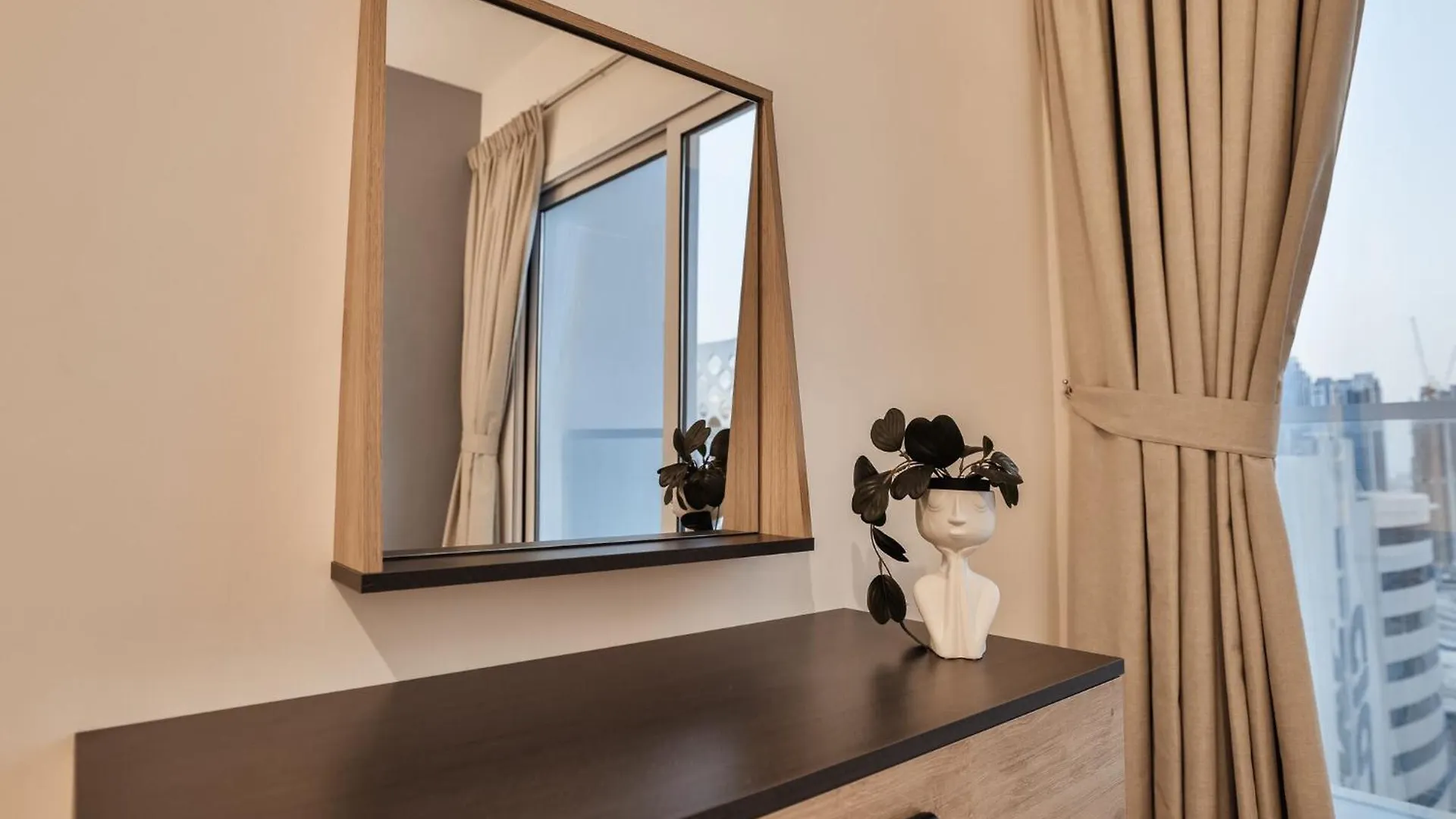 Luxury Apartments Business Bay Gym Pool Parking By Sojo Stay Dubai 0*,  United Arab Emirates